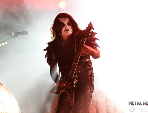 ABBATH, cosa succede? Dopo due minuti di concerto scaglia a terra la chitarra e ne ne va!