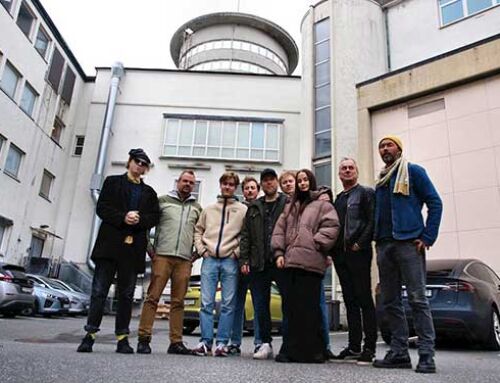 WHATEVER HAPPENS DON’T BE YOURSELF, il primo singolo dal nuovo disco!